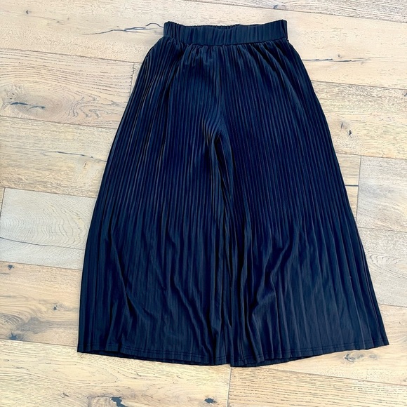 Petal + Pup Cher pants in black Women Size 4 Plisse Crop Office Going out Dressy - Picture 2 of 6